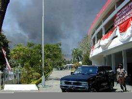 Dili becomes sea of flames and black smoke